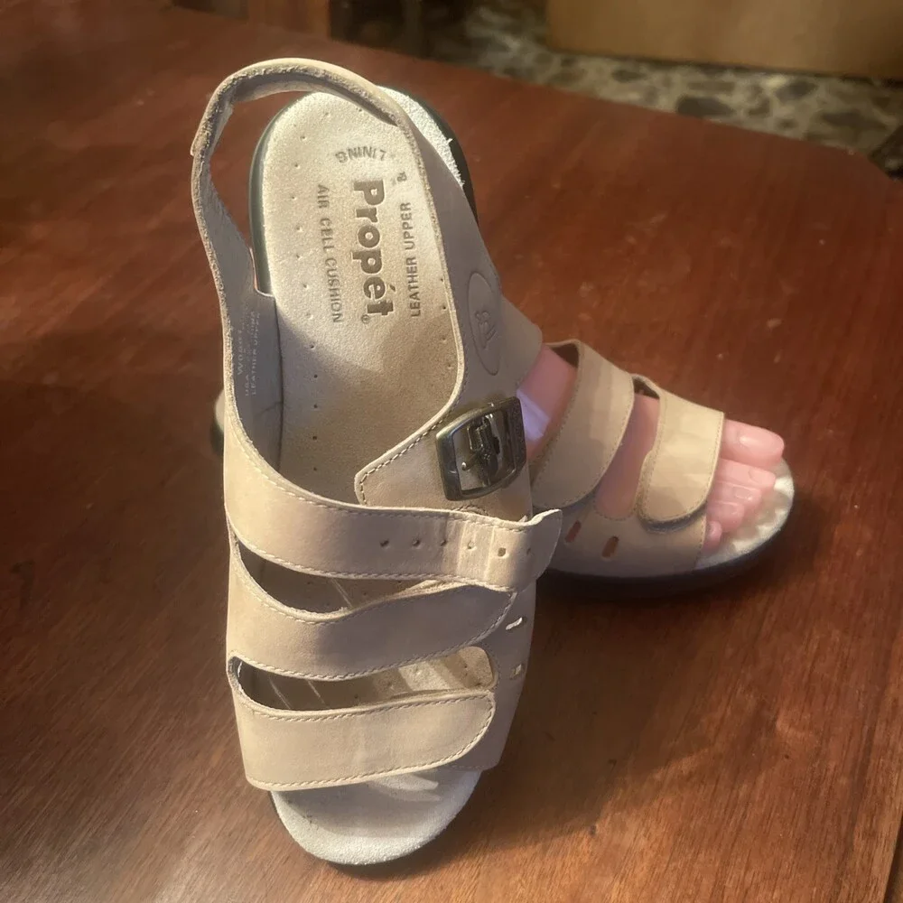 Propet Breeze Women’s Taupe Nubuck Leather Comfortable Sandals Women's 6M